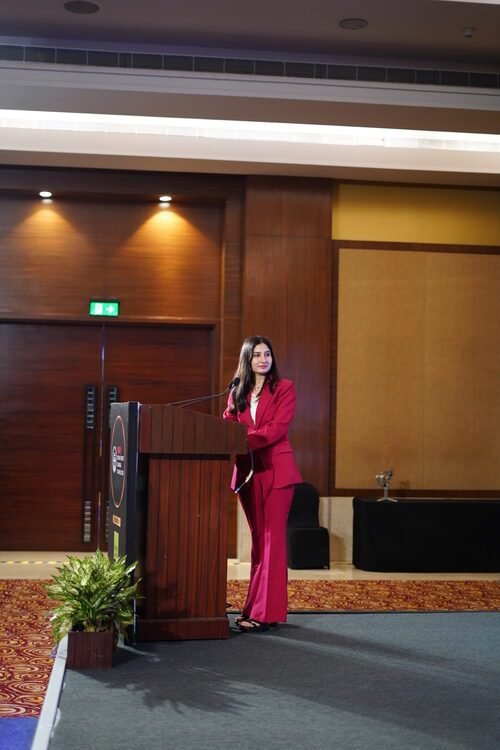 best female anchor in delhi