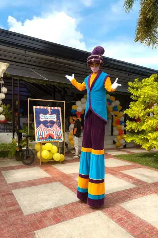 stilt-walker-for-rental stilt walker for rental