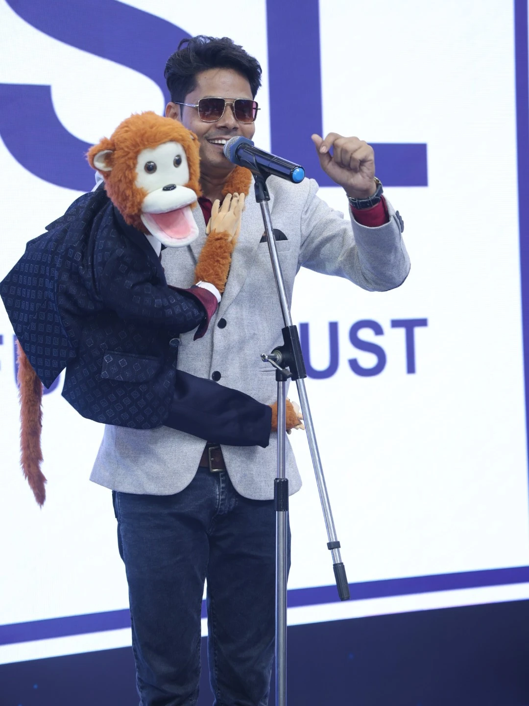 ventriloquist-artist-for-rental ventriloquist artist for rental